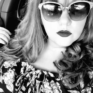 Meet your Posher, Caitlin